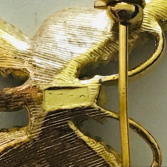 Vintage 80's Gold Plated Butterfly Brooch Pin with Crystals - Picture 4 of 8